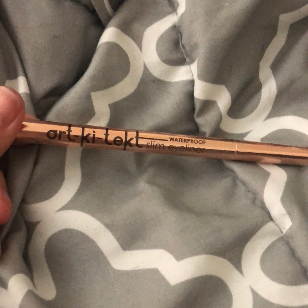 Waterproof eyeliner